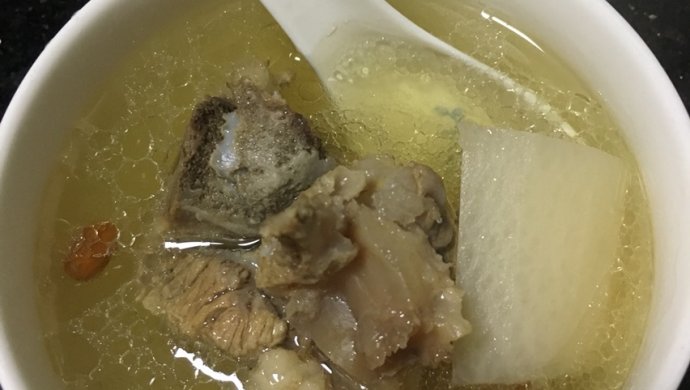 大骨炖萝卜汤