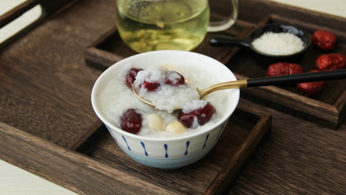 冰糖红枣莲子粥