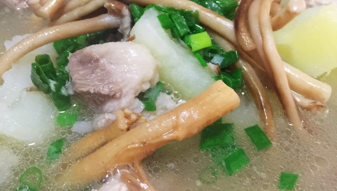 ～清炖排骨 味极鲜的茶树菇党参排骨汤 ～