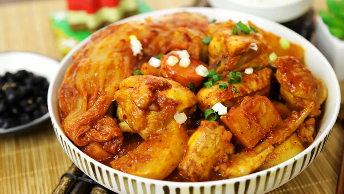 韩式辣白菜炖鸡肉块