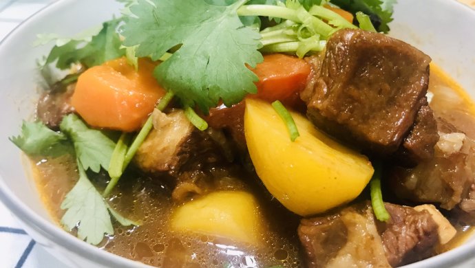 可以吃下二碗的番茄土豆胡萝卜炖牛腩