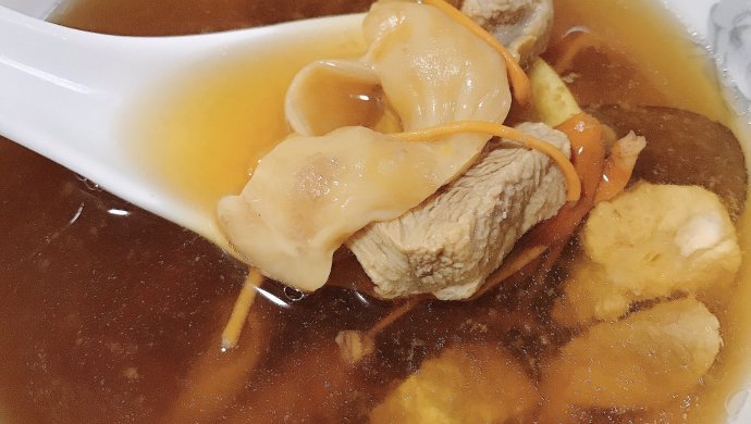 虫草花瘦肉炖花胶