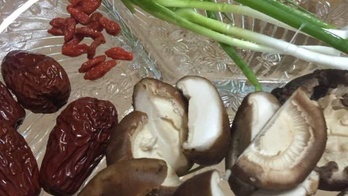 枸杞炖鸽子