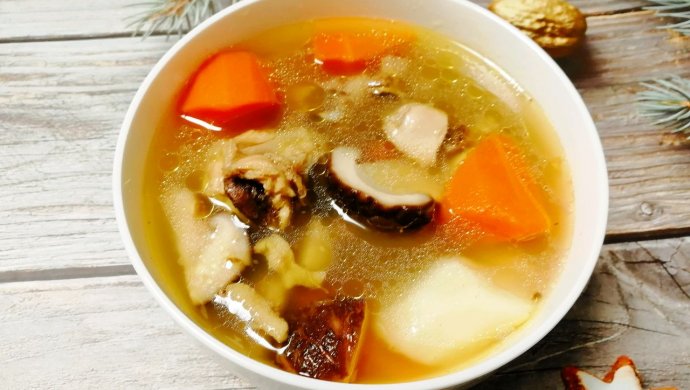 山药胡萝卜香菇炖鸡汤