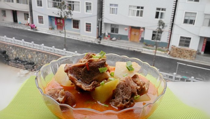 萝卜炖腊肉