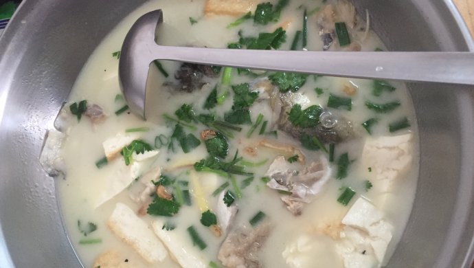 鱼头炖豆腐
