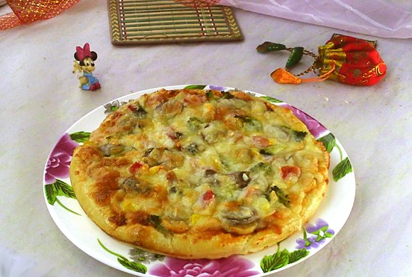蘑菇鸡肉肠批萨
