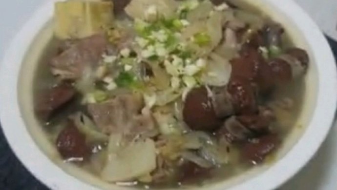 自家大缸酸菜炖五花肉+冻豆腐+粉条+血肠