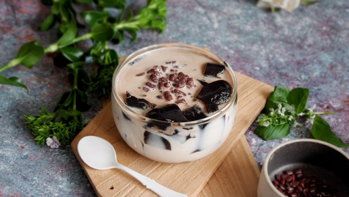 蜜豆牛奶龟苓膏