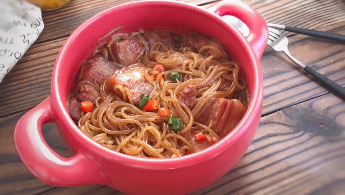五花肉炖粉丝