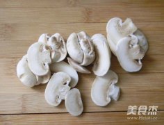口蘑焖笋片的做法