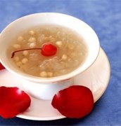【银耳莲子汤什么时候喝最好】喝银耳莲子汤有什么好处_喝银耳莲子汤