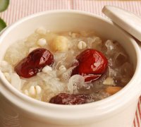 【银耳红枣汤什么时候吃最好】吃银耳红枣汤的好处有哪些_吃银耳红枣