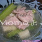 西芹豆腐猪肉汤的做法