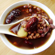 【红豆薏米的功效】薏米红豆粥的功效_薏米红豆粥的做法_薏米红豆粥的